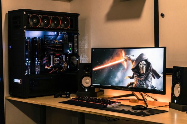 Мощный компьютер на столе