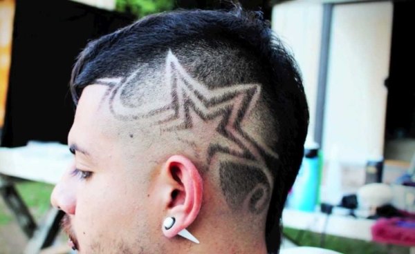 Мужская стрижка с выбритыми узорами