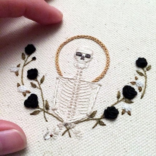 Лёгкая вышивка на одежде нитками