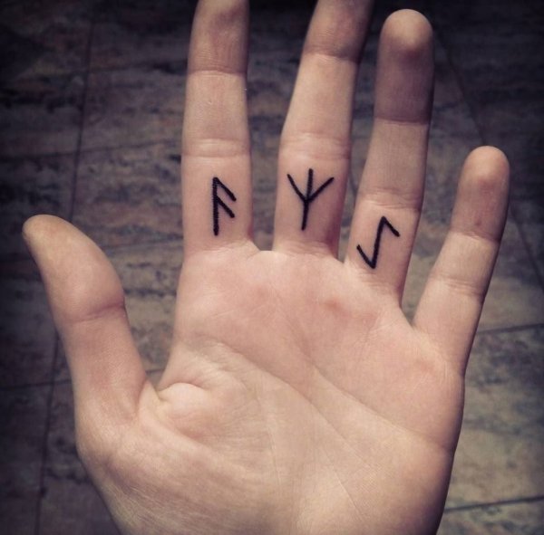 Прикольные рисунки на руке ручкой