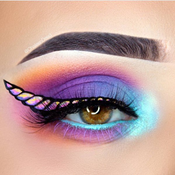 Странный макияж