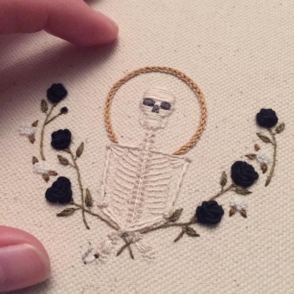 Лёгкая вышивка на одежде нитками