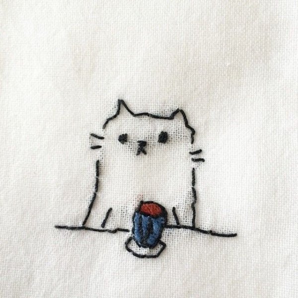 Милые вышивки на одежде