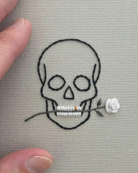 Лёгкая вышивка на одежде нитками