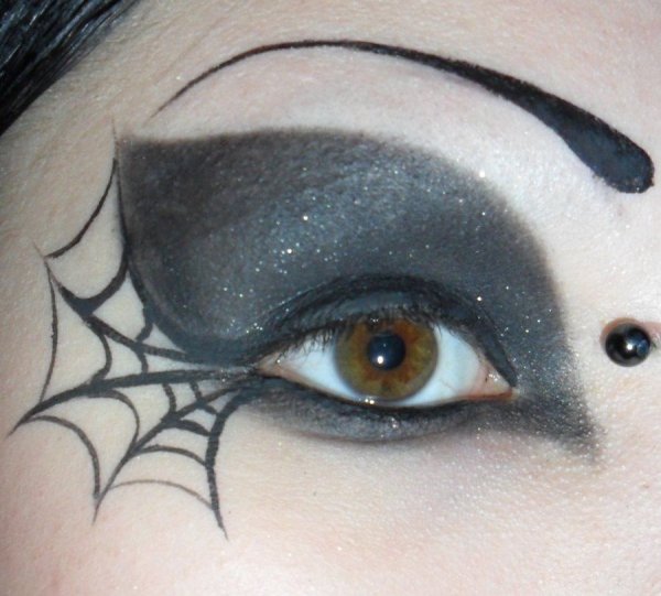 Макияж ведьмы с паутиной