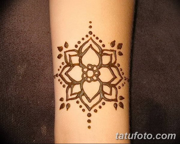 Мелкие цветочки хной