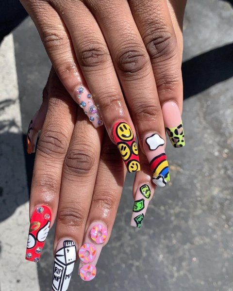 Маникюр яркий необычный