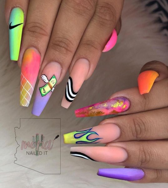Яркий маникюр на длинные ногти