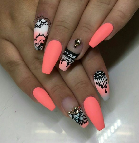 Красивые яркие ногти