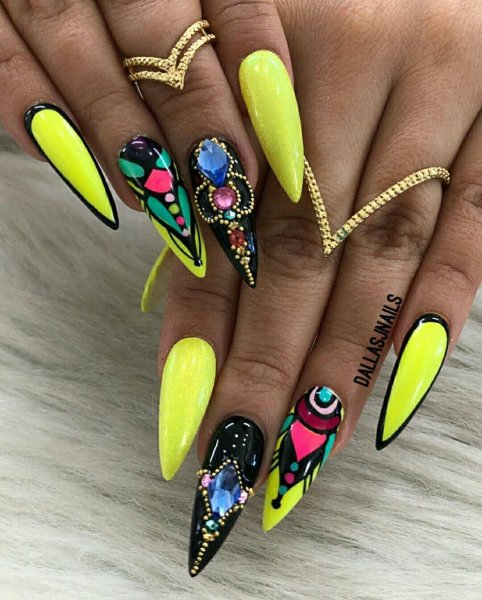 Красивые яркие ногти