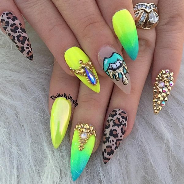 Ногти острые яркие