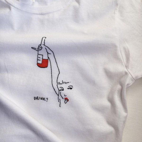 Вышивка на футболке надпись