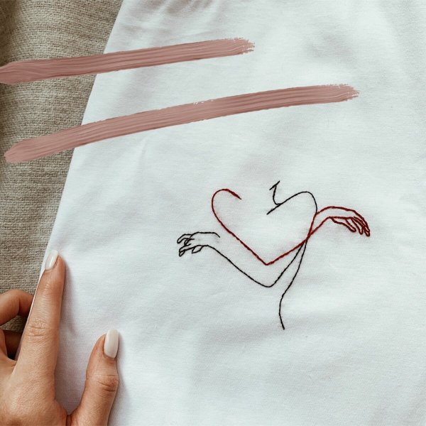 Легкая вышивка на футболке