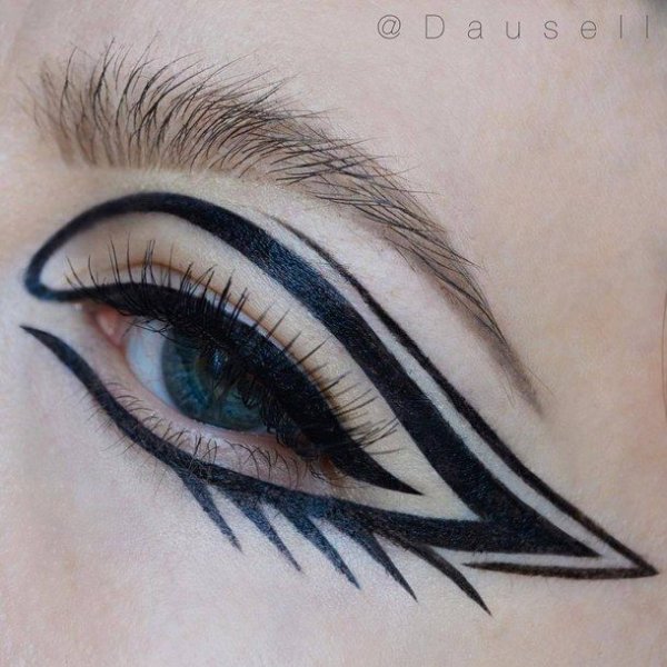 Грим на лице подводкой