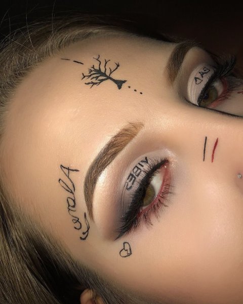 Узоры на глазах подводкой