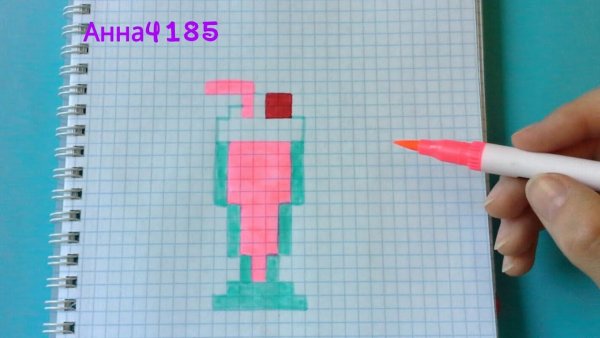 Маленькие рисунки по клеточкам в маленьком блокноте