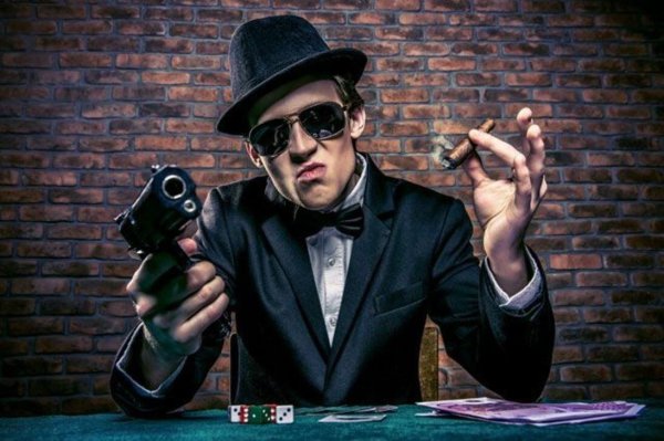 Гангстер с пистолетом