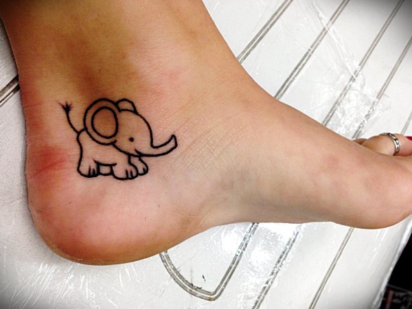 Маленькие тату на стопе