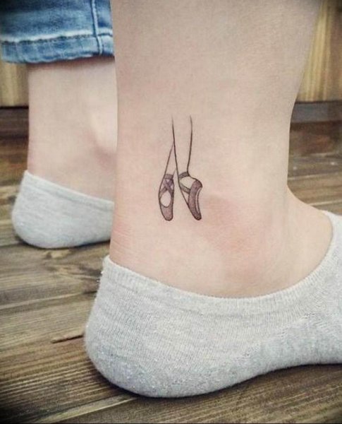 Мини тату на щиколотке для девушек
