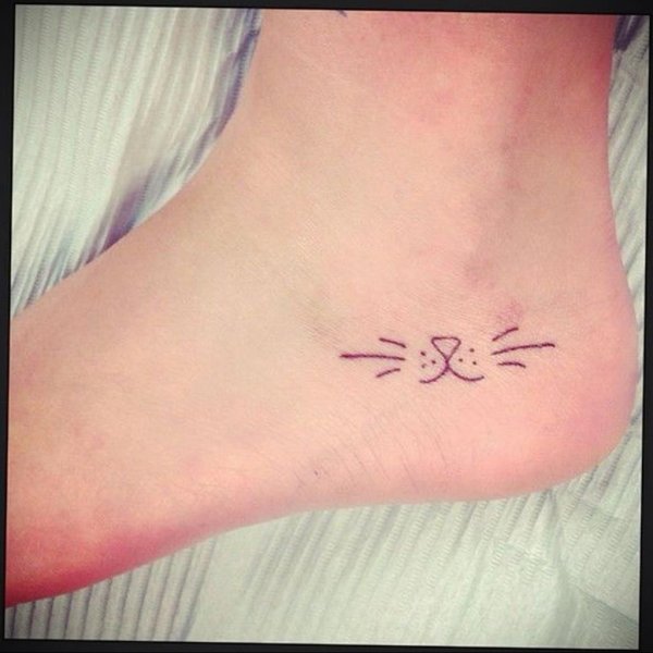 Мини тату на щиколотке для девушек