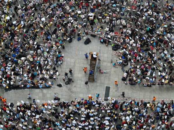 Много черно белых рисунков