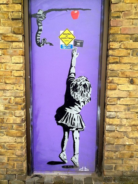 Граффити на двери