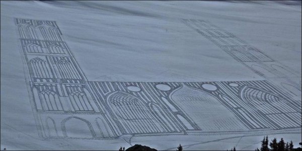 Рисунок на снегу крутой