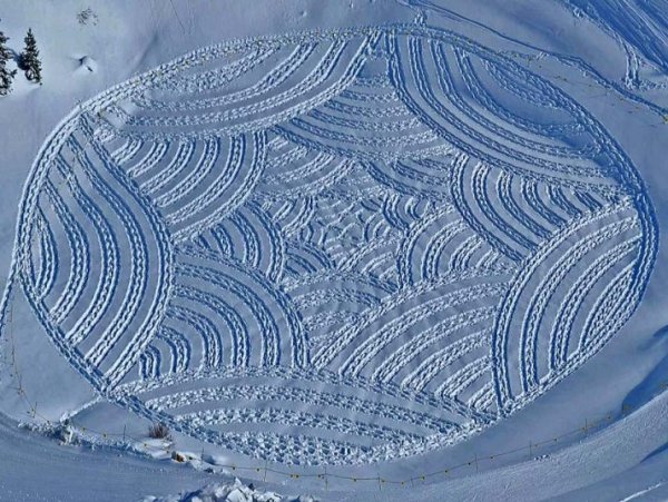 Снежный ангел на снегу