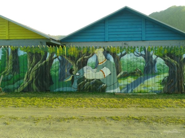 Разрисованный забор