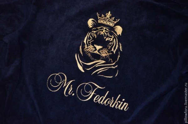 Халат мужской с вышивкой