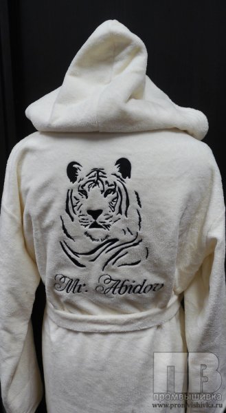 Машинная вышивка на халатах