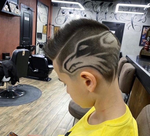 Детская прическа с узором