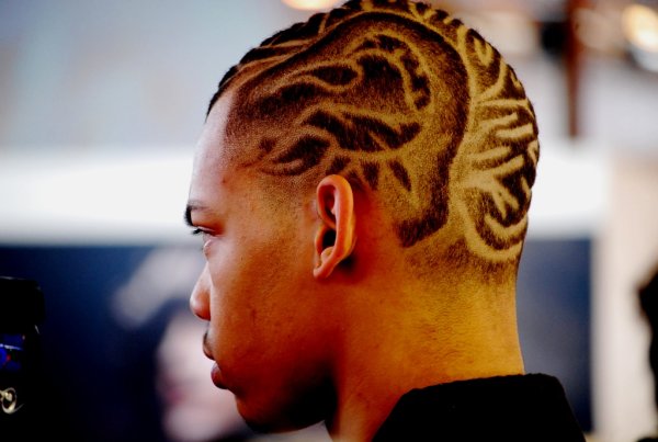 Стрижка с рисунком для мужчин