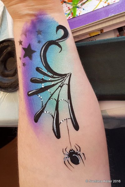 Красивый аквагрим на руке