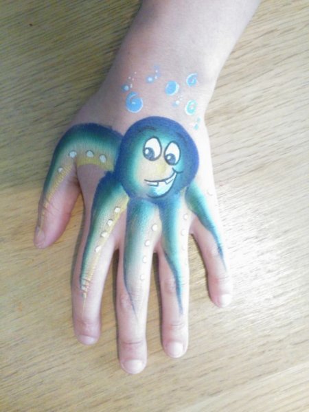 Аквагрим на руке