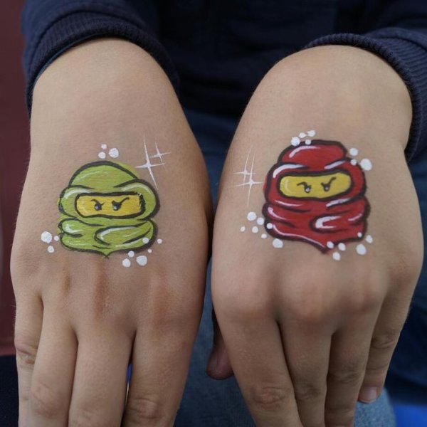 Аква Гримм на руке для мальчика