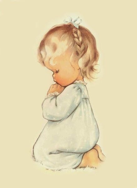 Девочка молится на коленях