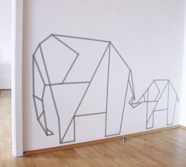 Рисунок малярным скотчем на стене