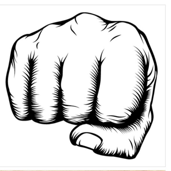 Сжатый кулак спереди
