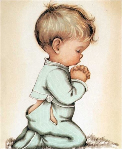 Мальчик молится