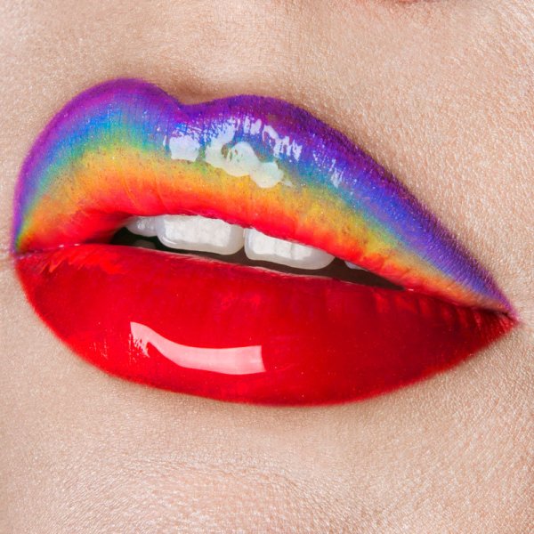 Крашеные губы