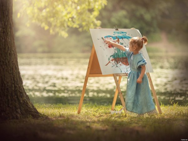 Девушка с мольбертом