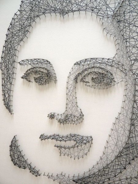 Панно из гвоздей и ниток портрет