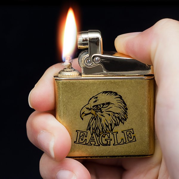 Бензиновая зажигалка с кнопкой