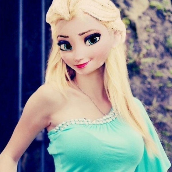 Эльза в современном стиле в маске