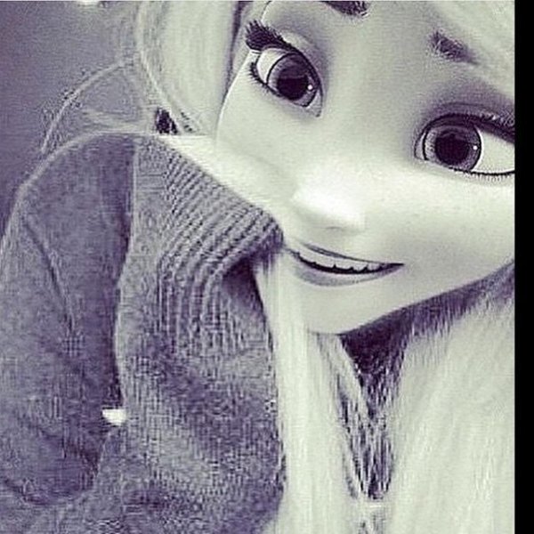 Эльза и Анна в современной одежде