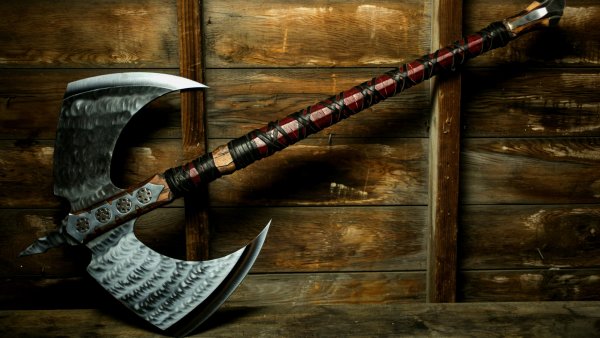 Красивый топор