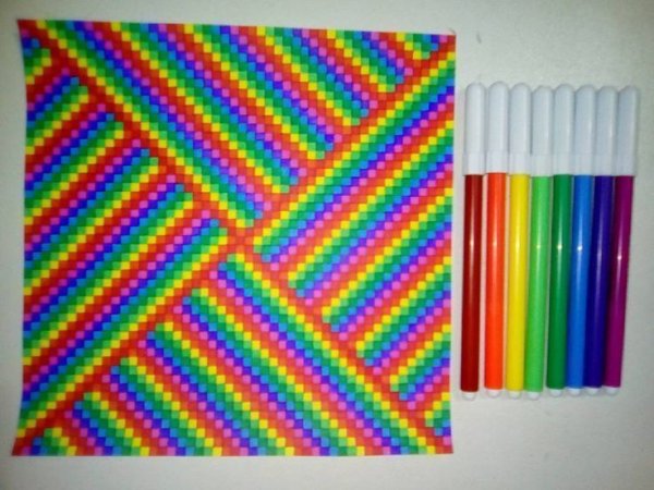 Радужные узоры по клеточкам