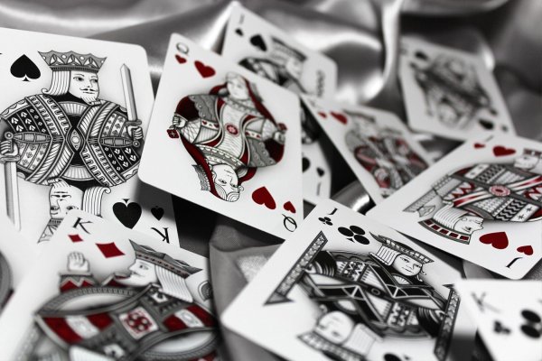 Игральные карты на столе