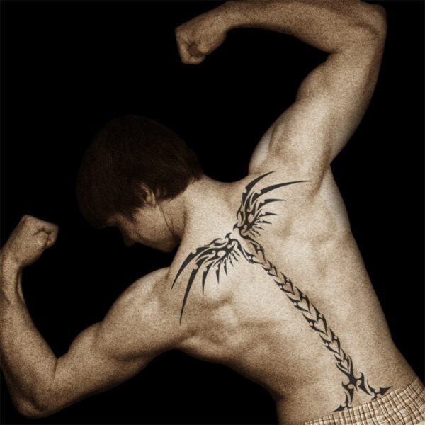 Тату на позвоночнике